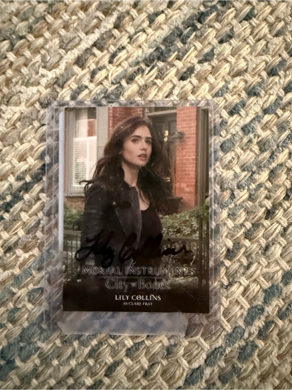 Lily Collins signed the mortal instruments trading card